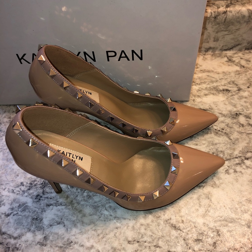 Kaitlyn Pan studded Pumps